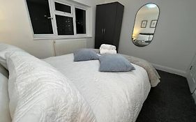 Modern & Stylish Haven In Heart Of London